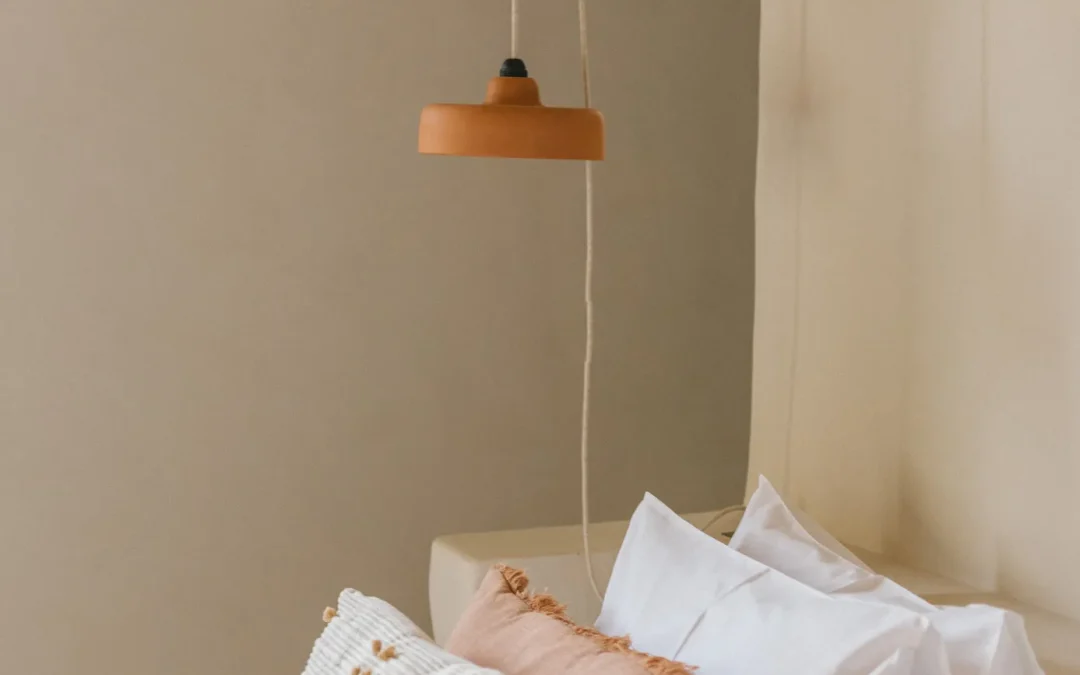 Lit chambre hôtel de luxe décoration moderne et authentique provence sud de france